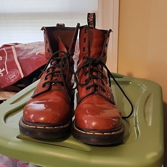 Georgeous Doc Martens the original size 10 boots - Picture 1 of 8